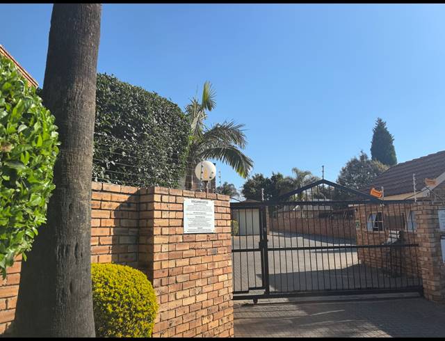 2 BEDROOM TOWNHOUSE FOR SALE IN BELLAIRS PARK